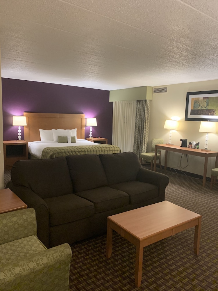 Ramada by Wyndham Marquette 36/59