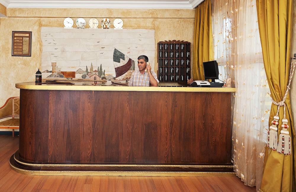 Triana Hotel 8/65