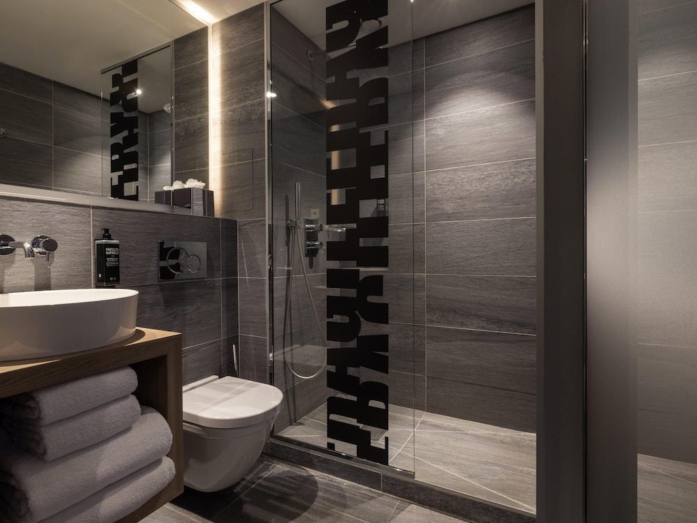 ibis Styles Bourg La Reine 50/50