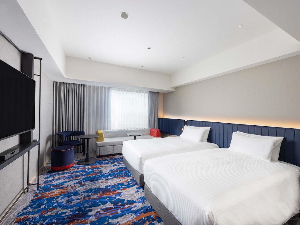 SUPERIOR, TWIN BEDS, BATHTUB
