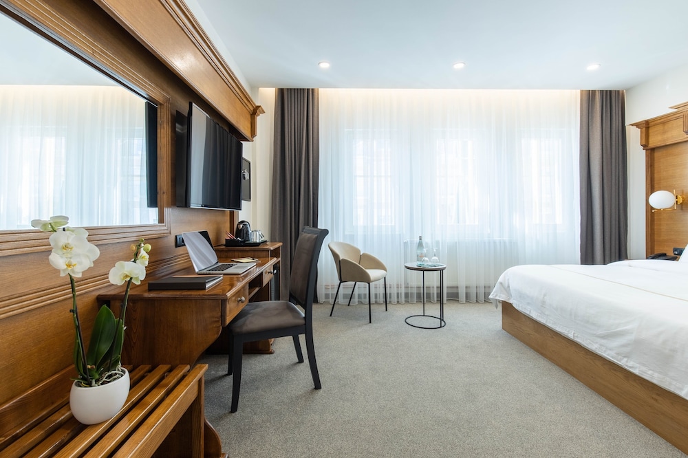 DELUXE, DOUBLE BED, GARDEN VIEW