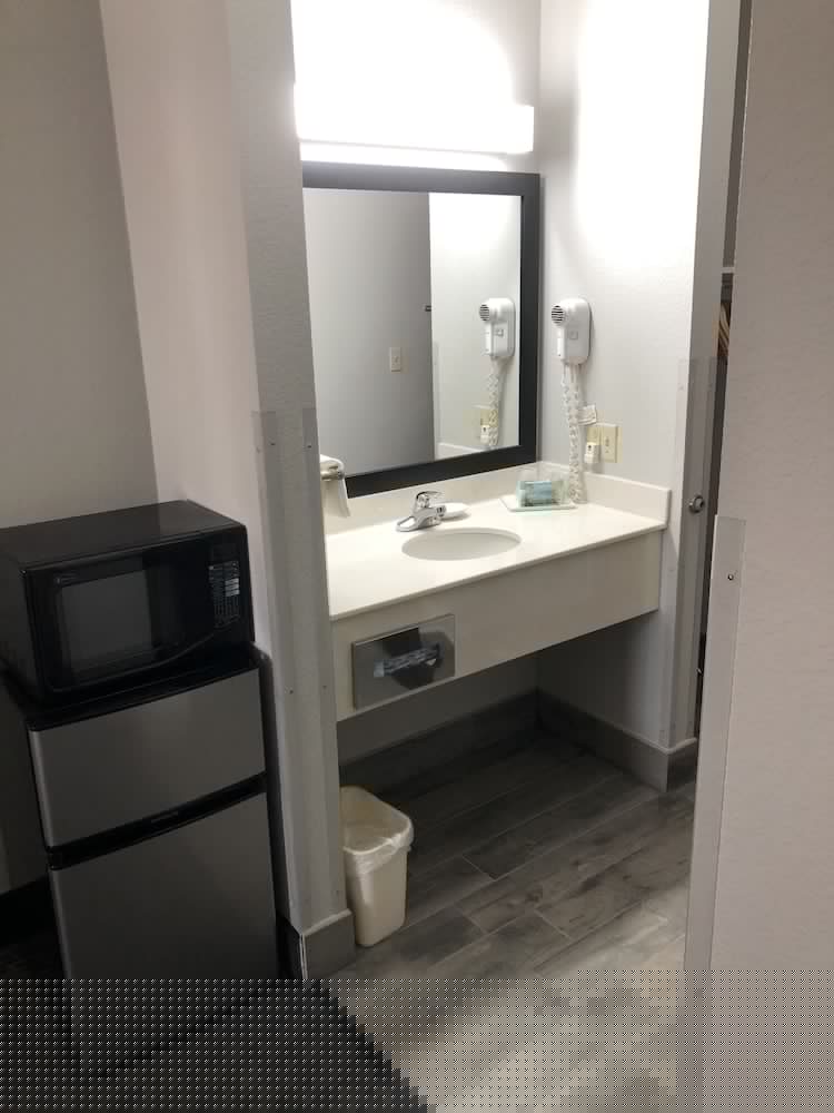 Lea County Inn 14/50