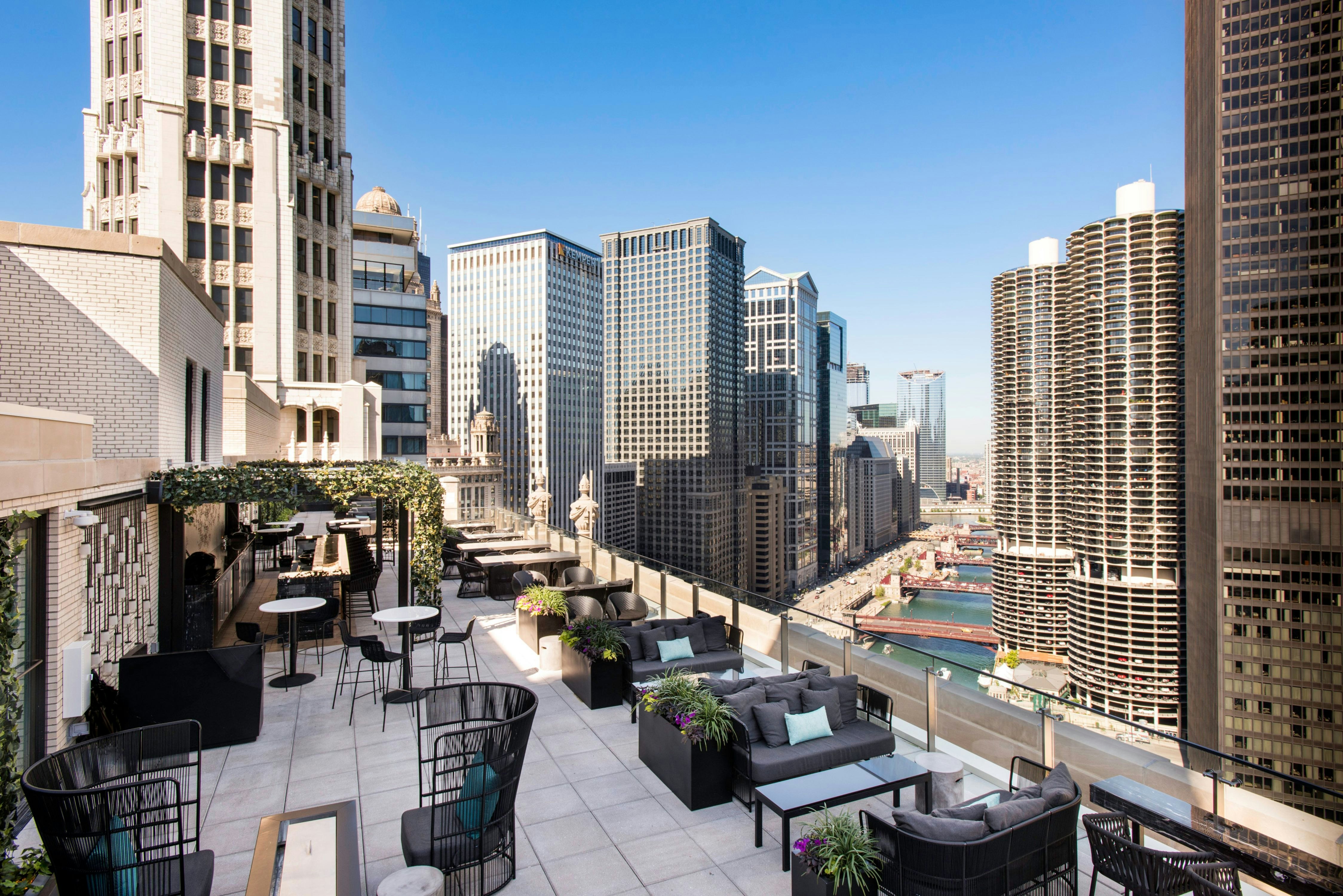 Londonhouse Chicago Curio Collection By Hilton 46/50