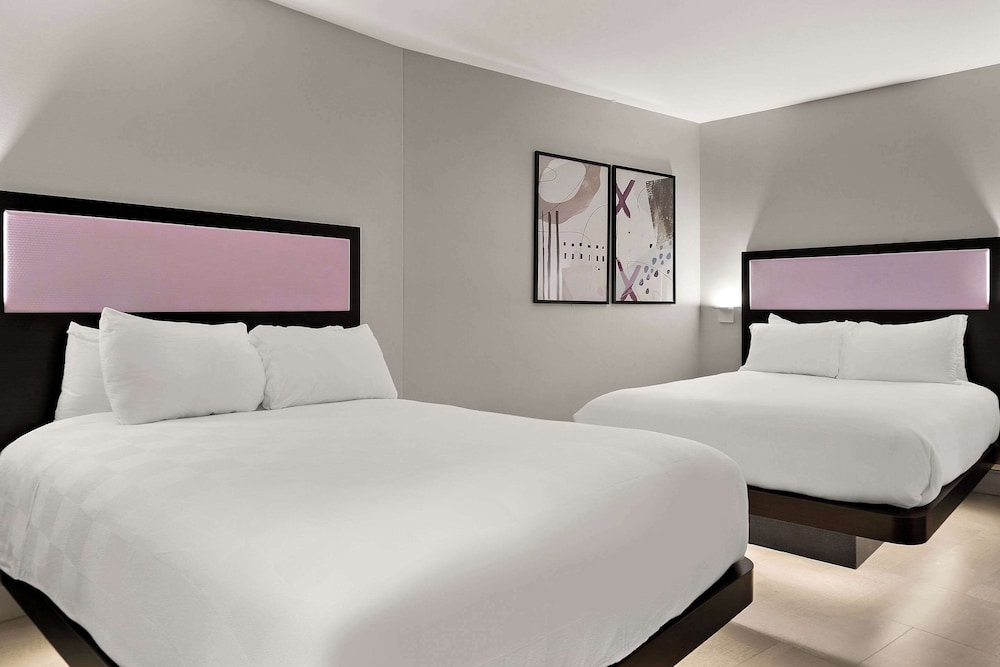 CityFlatsHotel - Port Huron, an Ascend Collection Hotel 18/40