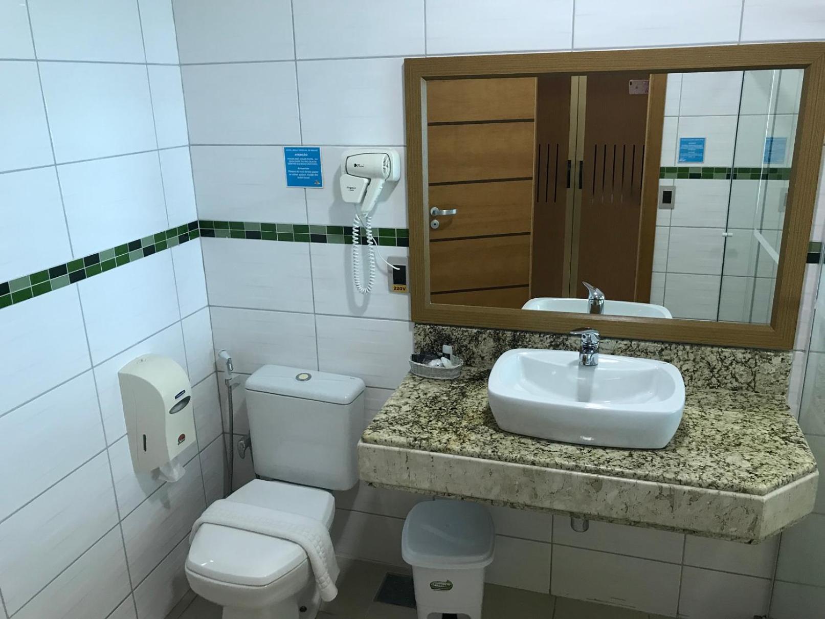 HOTEL BRISA TROPICAL DE MACAE 50/56
