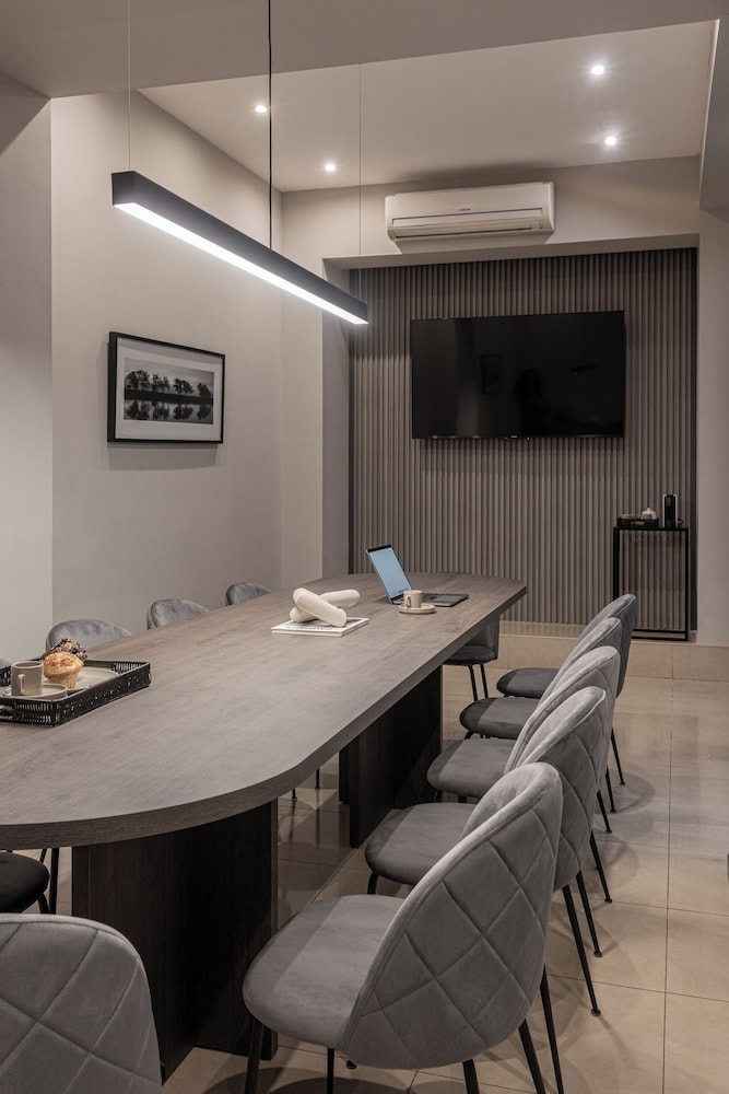 Plaza Real Suites Hotel 54/59