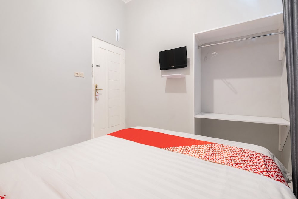 OYO 2727 Nareswari Guest House 10/27