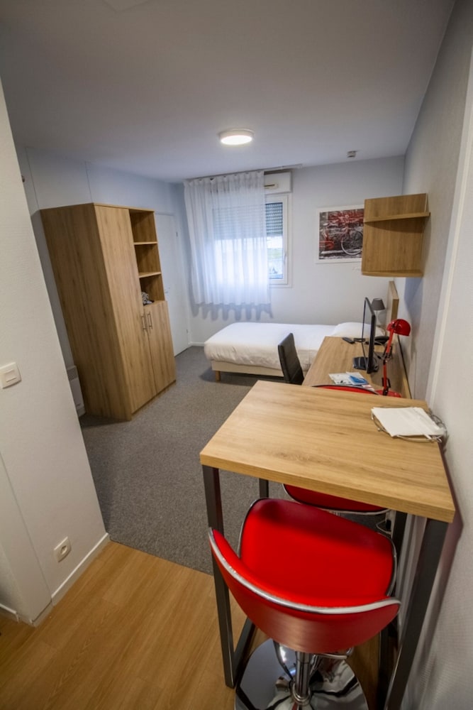 Kosy Appart'hotel Le Champ De Mars Reims 45/54