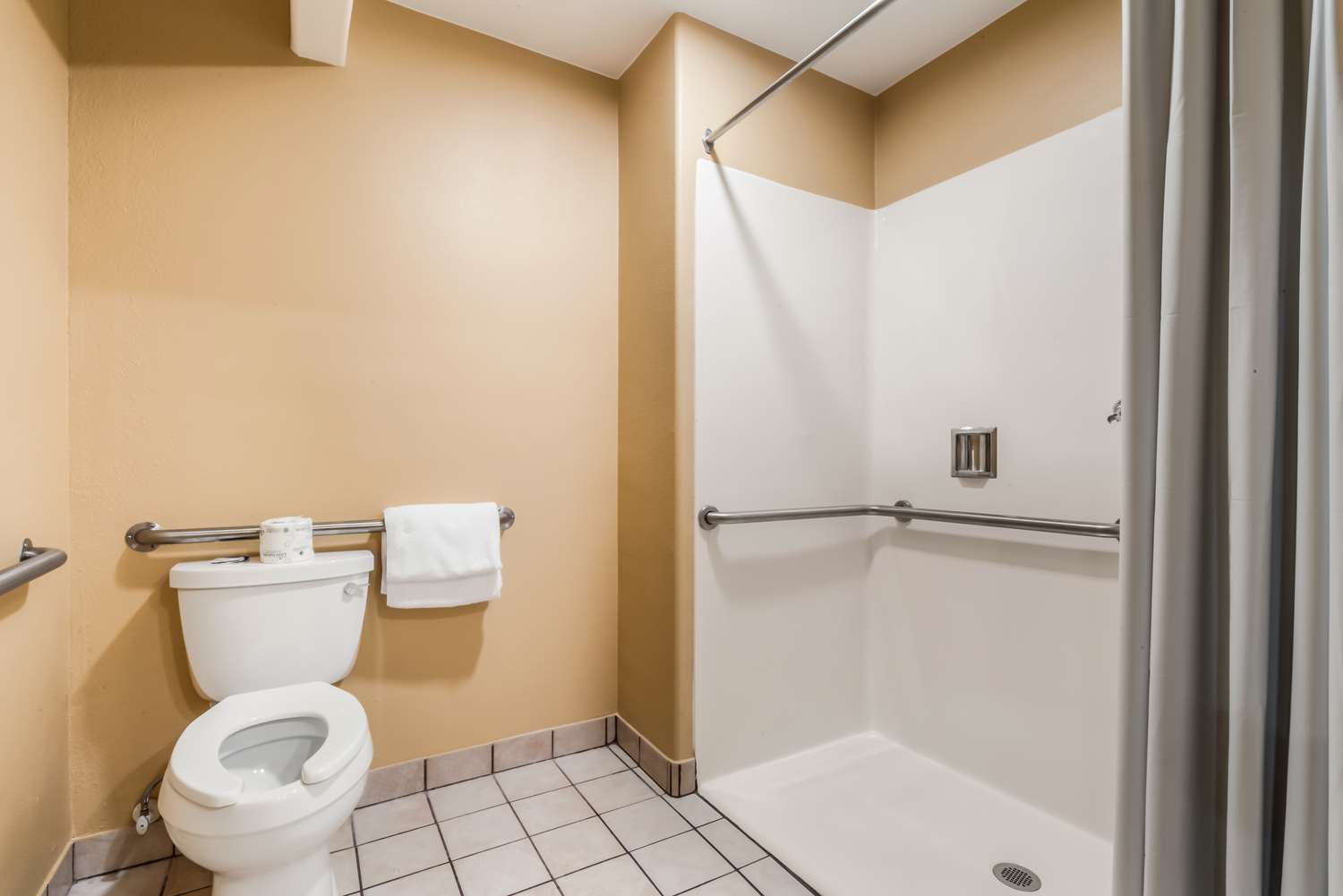 Americas Best Value Inn Ukiah 15/17