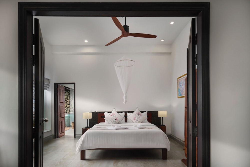 Samanea Beach Resort 12/50