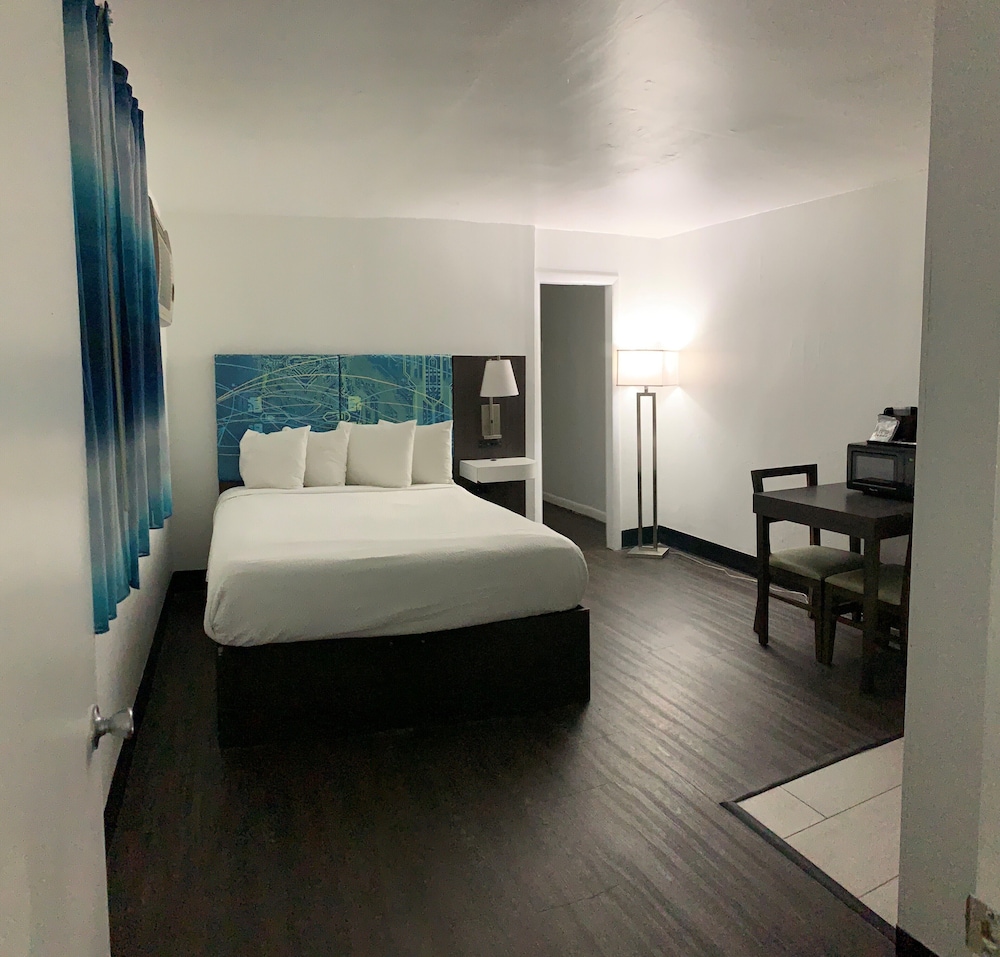 Tropical Seas Hotel 21/49