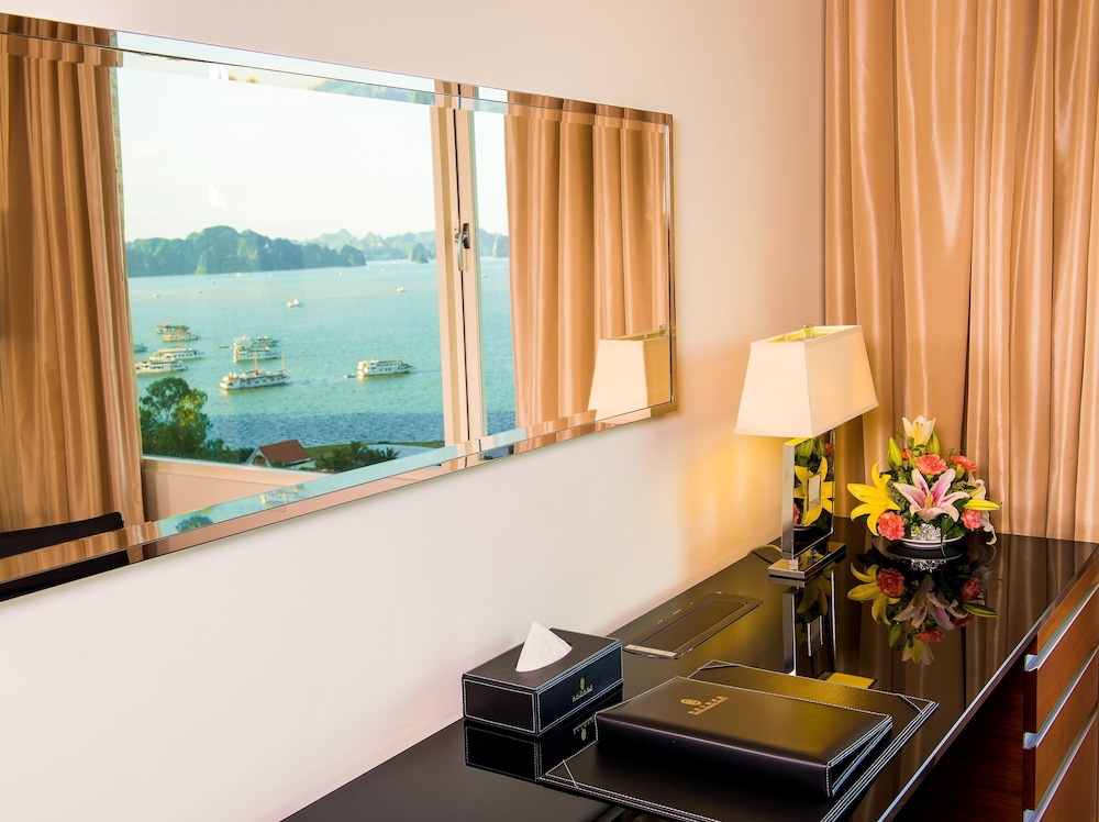Royal Halong Hotel 7/70
