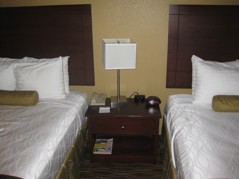 Best Western Plus Springfield Airport Inn 8/39