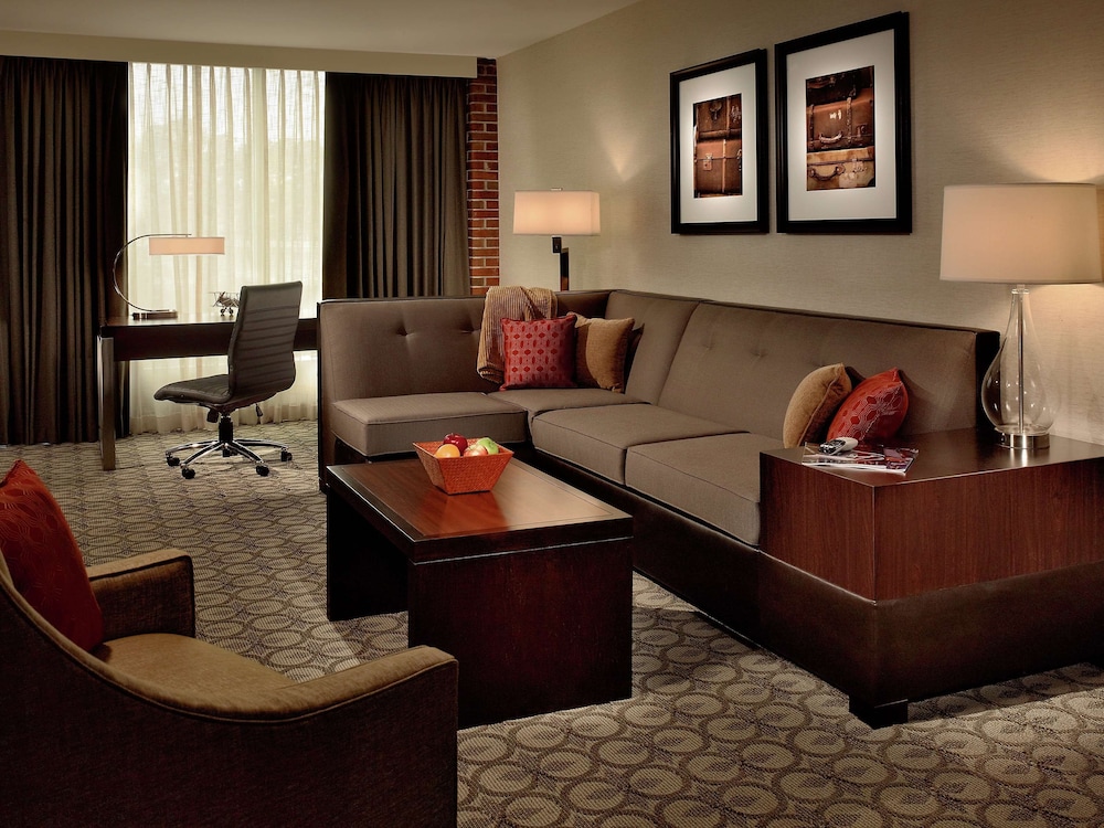 DOUBLETREE BY HILTON HOTEL AND SUITES CHARLESTON AIRPORT 30/60