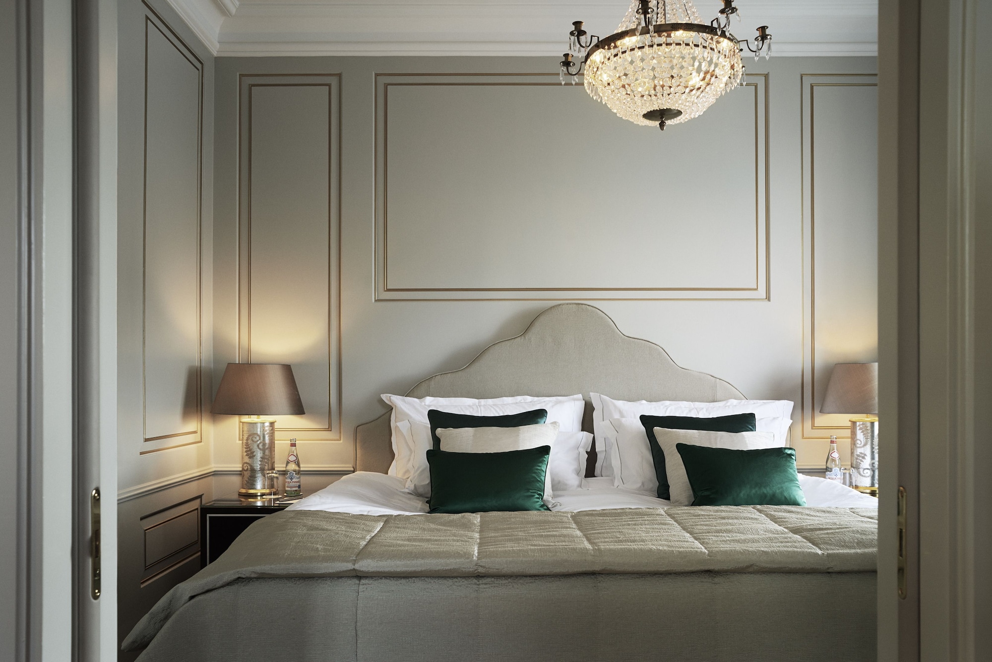 Superior, Suite, Queen Bed, Water View