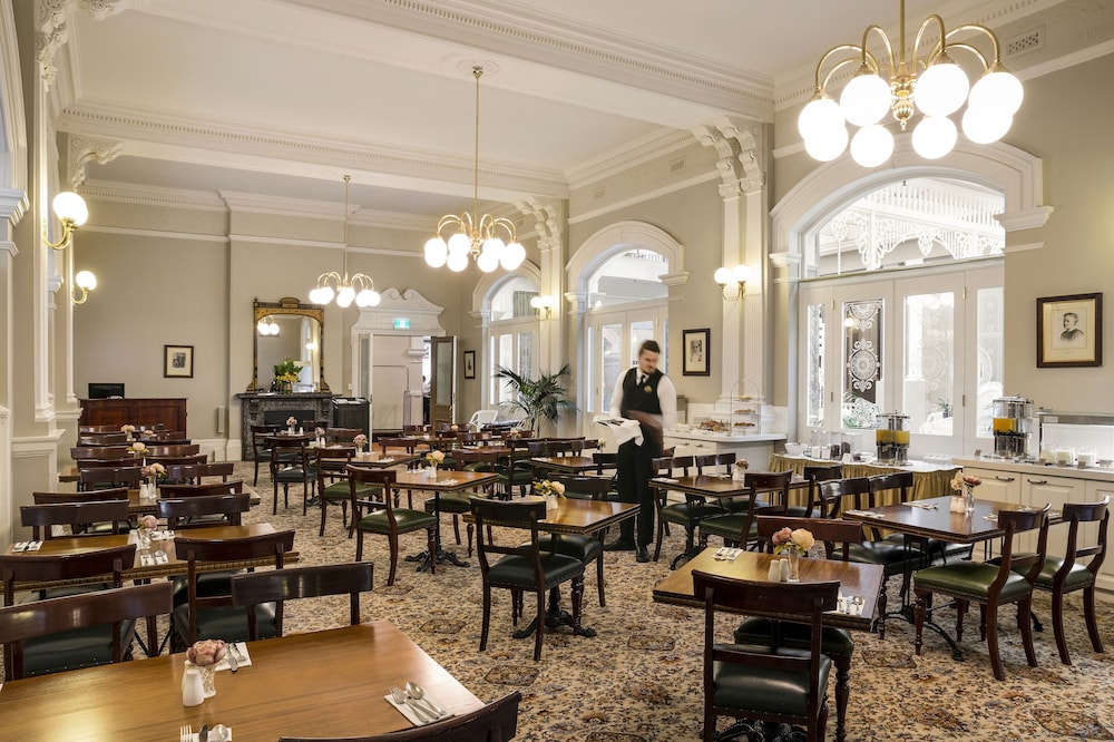 Hadleys Orient Hotel 33/47