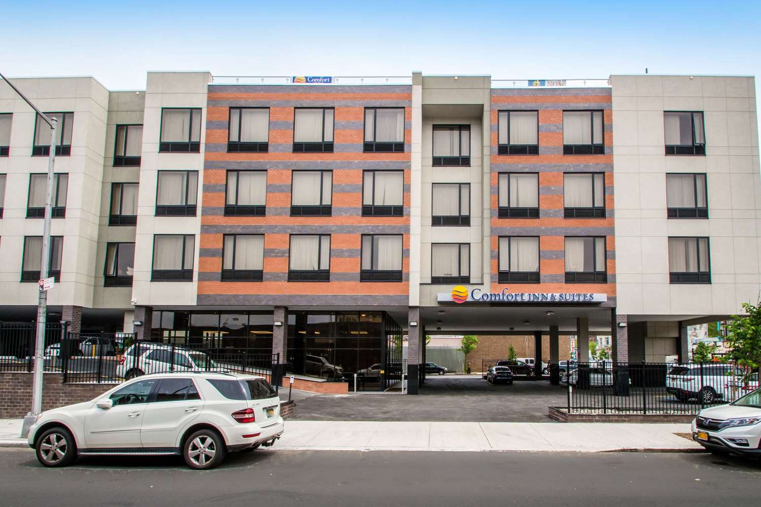 Comfort Inn And Suites Near Stadium 41/44