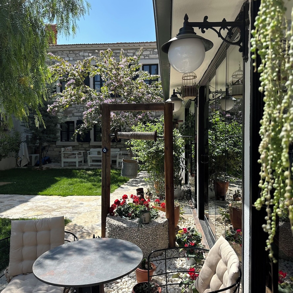 Urla Tas Konak Otel 30/50