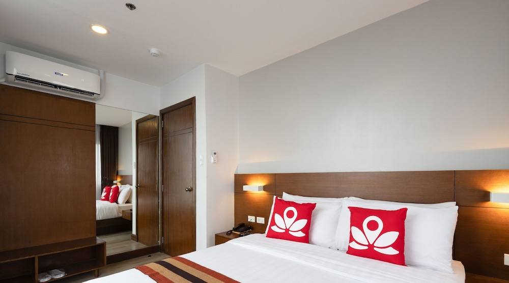 The Podium Boutique Hotel 12/40