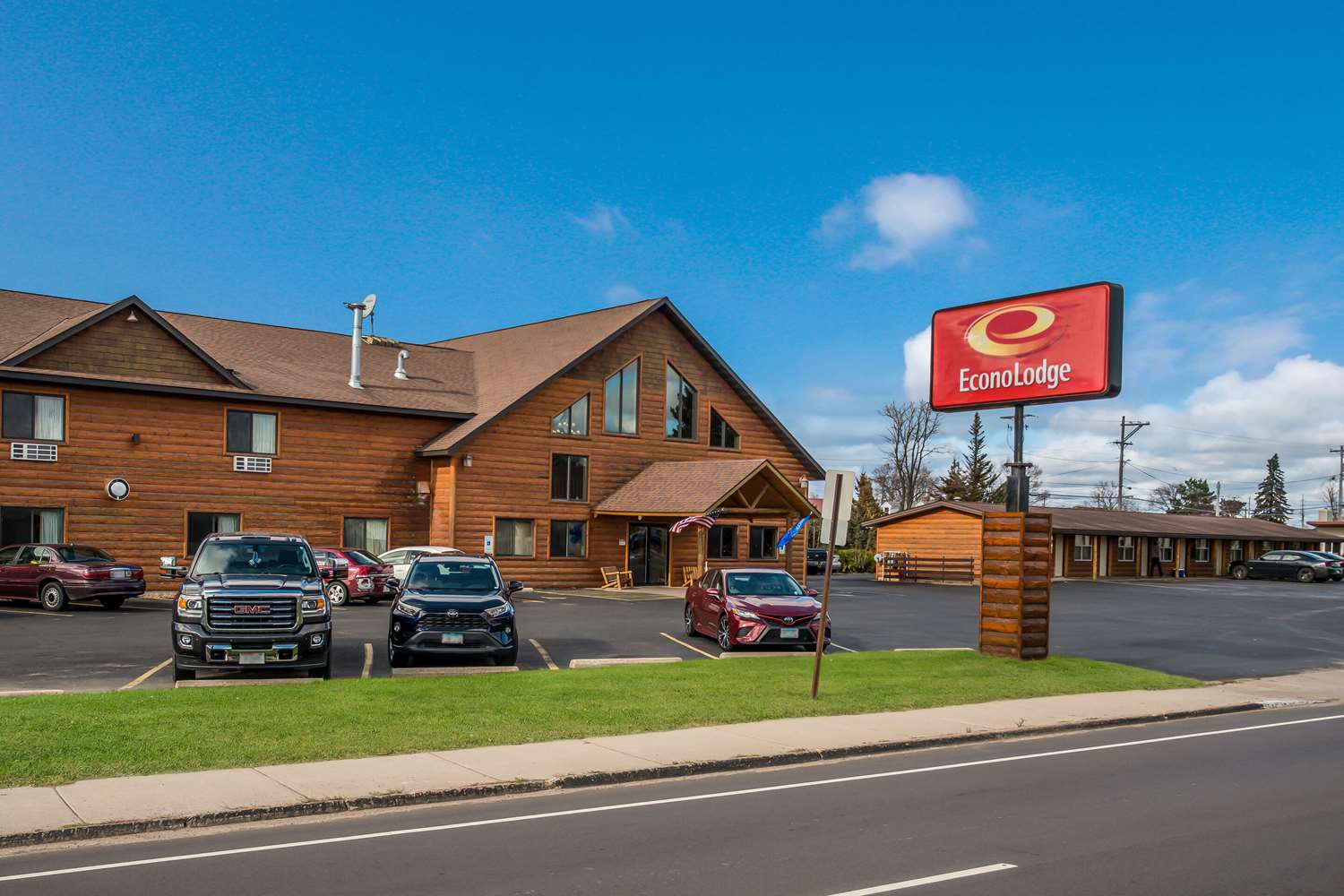 Econo Lodge Rice Lake 13/15