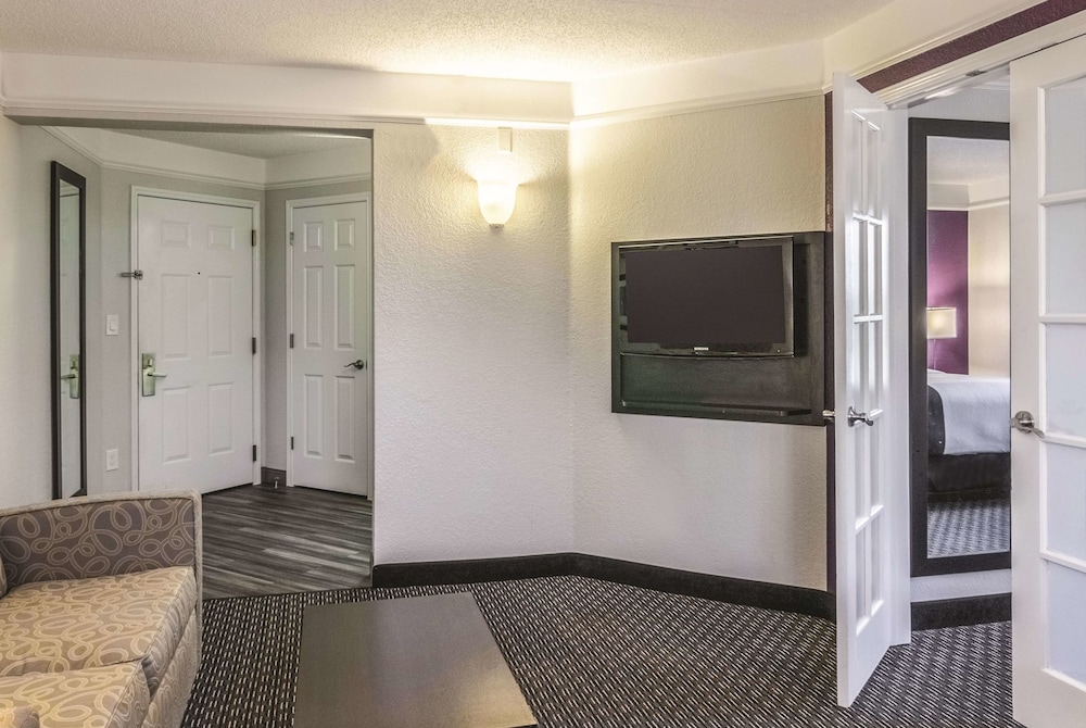La Quinta Inn And Suites By Wyndham Orlando Airport North 31/45