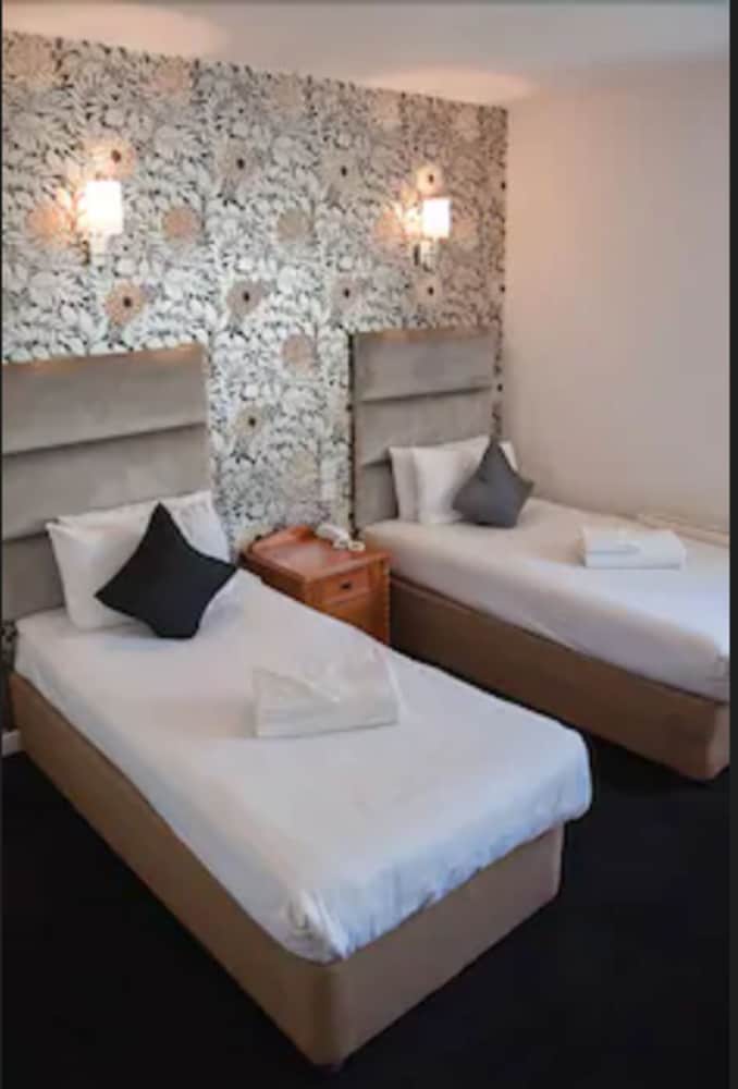 The Kings Hotel 38/55
