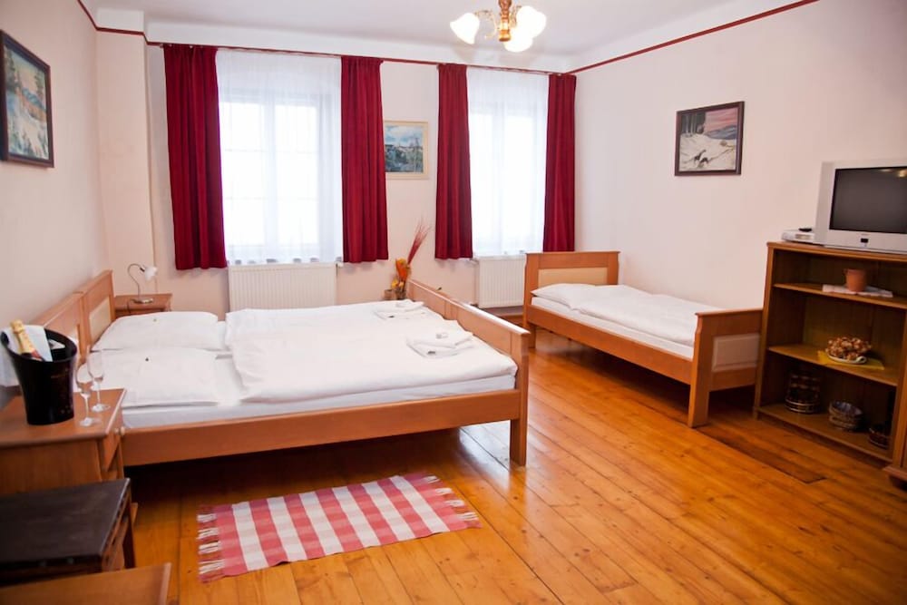 Hotel-Restaurant Svamberský Dum 23/83