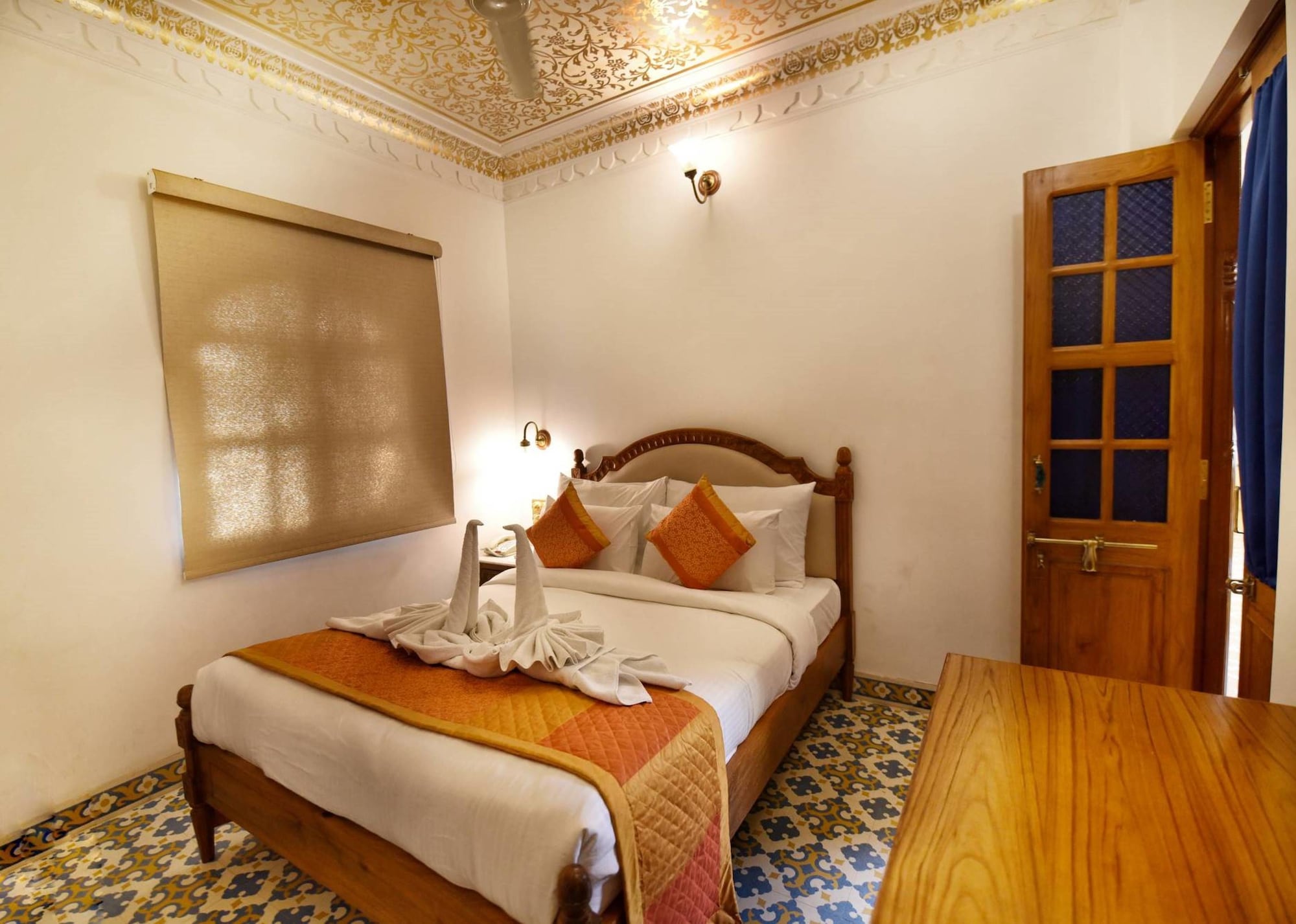 DELUXE, DOUBLE BED