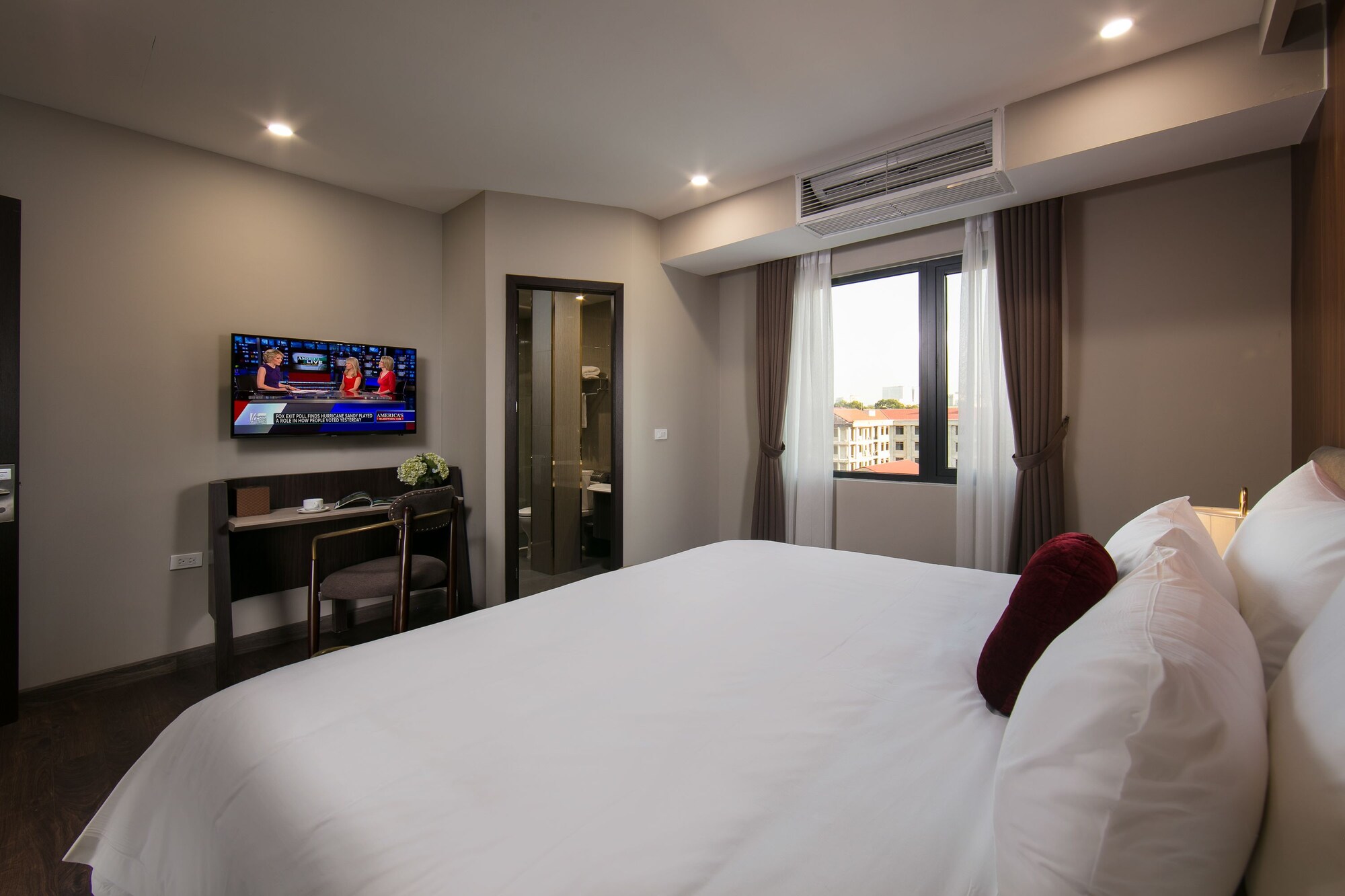 غرفة ديلوكس بسرير مزدوج أو سريرين منفصلين بإطلالة على المدينة، Hanoi L Heritage Diamond Hotel Spa 8/10