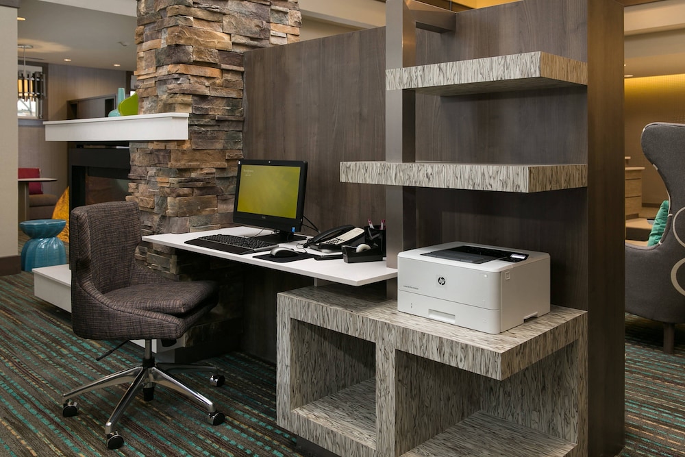 Residence Inn Kansas City At the Legends 25/27