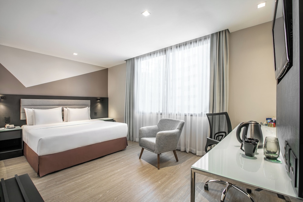 Deluxe, Murphy Bed, Queen Bed