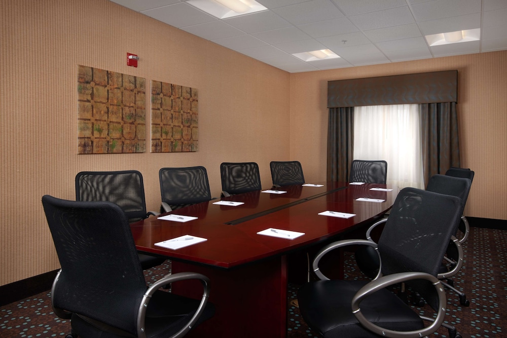 Hampton Inn & Suites Canton 43/54