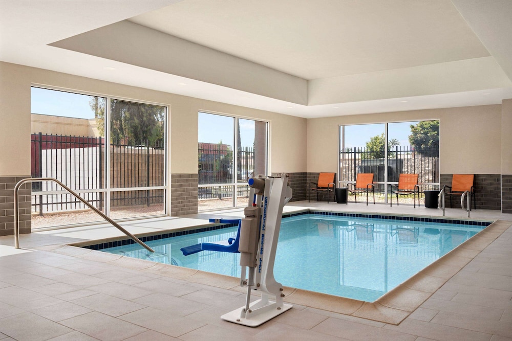 La Quinta Inn & Suites by Wyndham San Bernardino 28/45