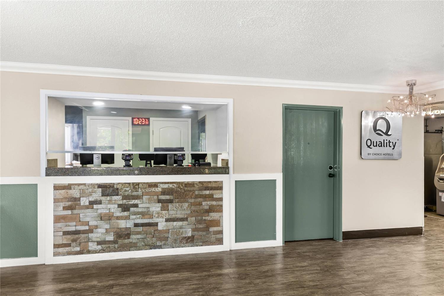 Quality Inn Atlanta Airport Central 10/32