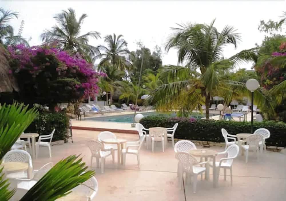 Bougainvillees Hotel 29/36