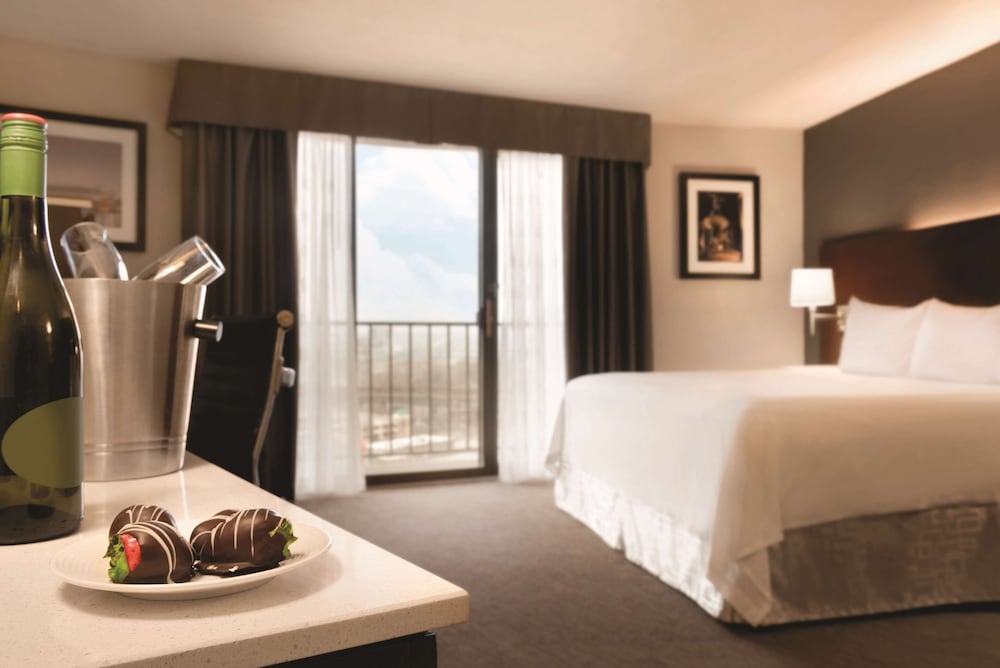 Radisson Hotel Cincinnati Riverfront 11/60