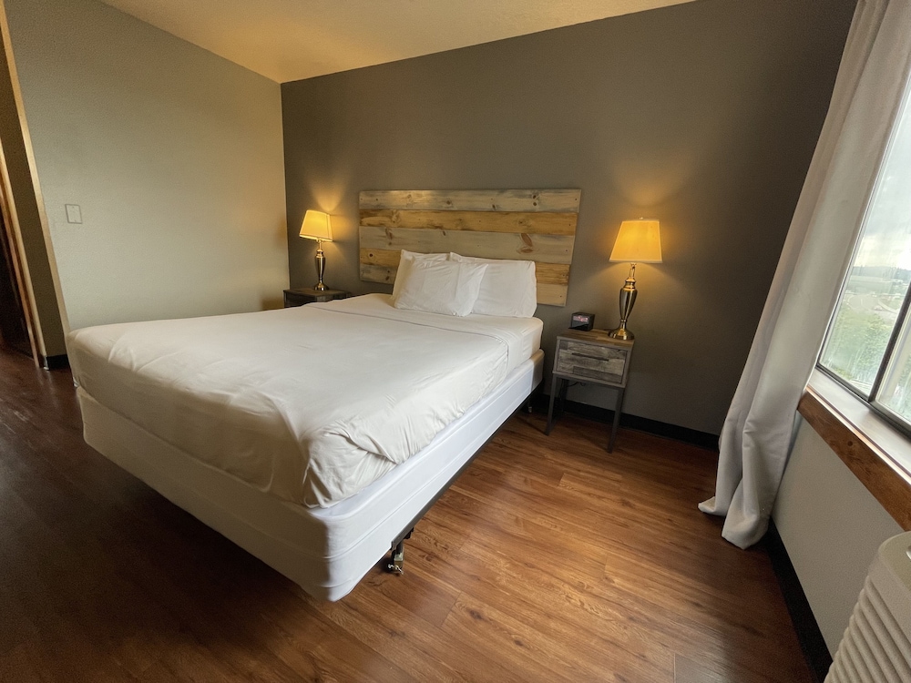 Sunnyside Inn & Suites 10/52