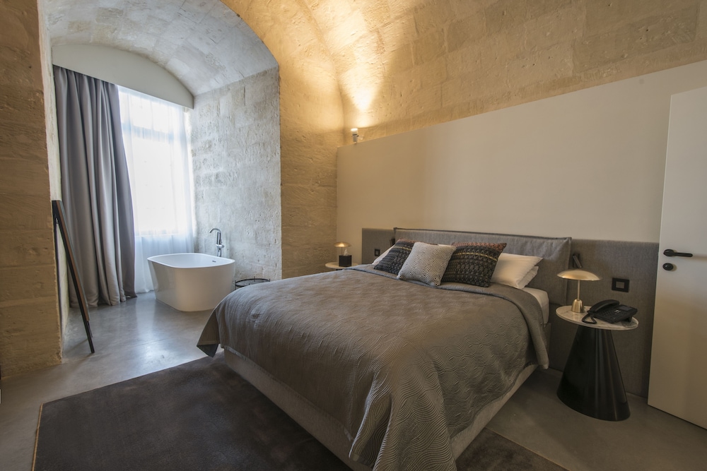 Grand, Harbor, Suite, King and Queen Bed, Kitchen