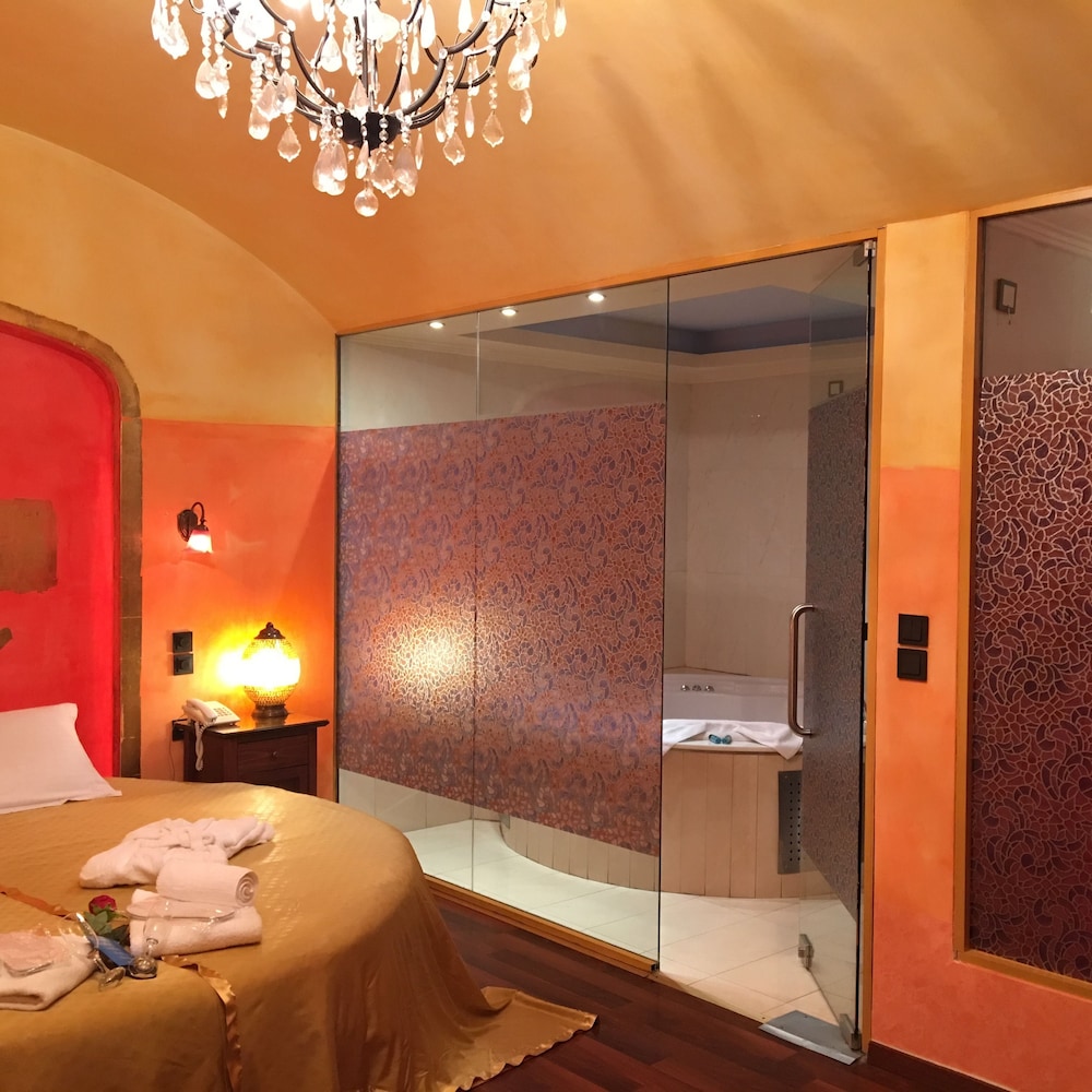 ANASTAZIA LUXURY SUITES & ROOMS 46/70