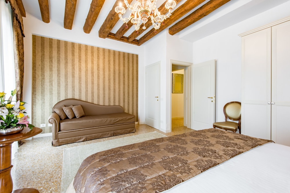 San Teodoro Palace 7/66