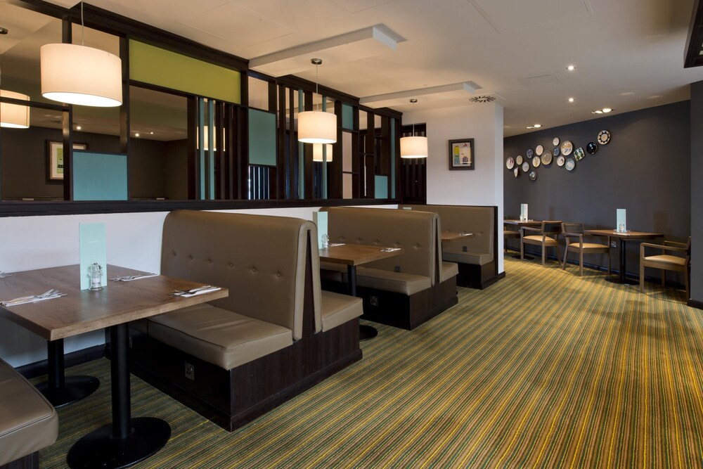 Premier Inn London Heathrow Airport Terminal 4 41/65