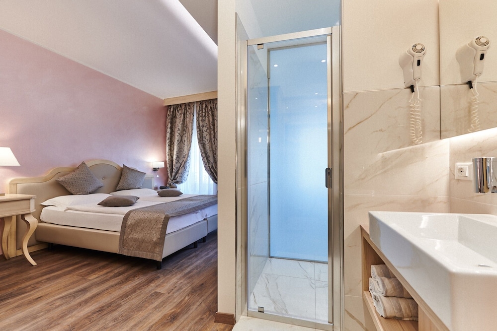 Boutique Hotel Brenzone 77/78