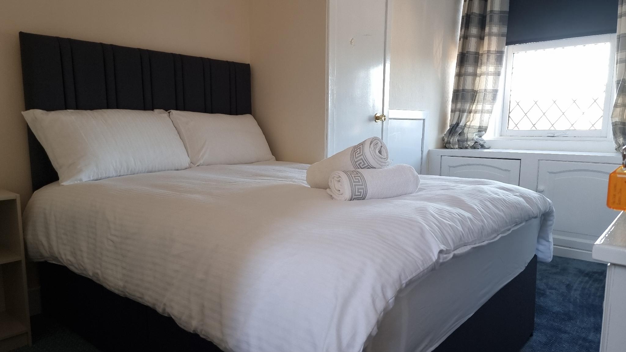 2 Bedrooms, Suite