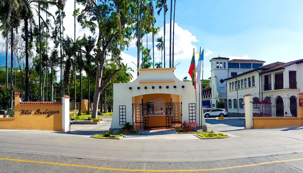 Hotel Guadalajara Buga 1/40