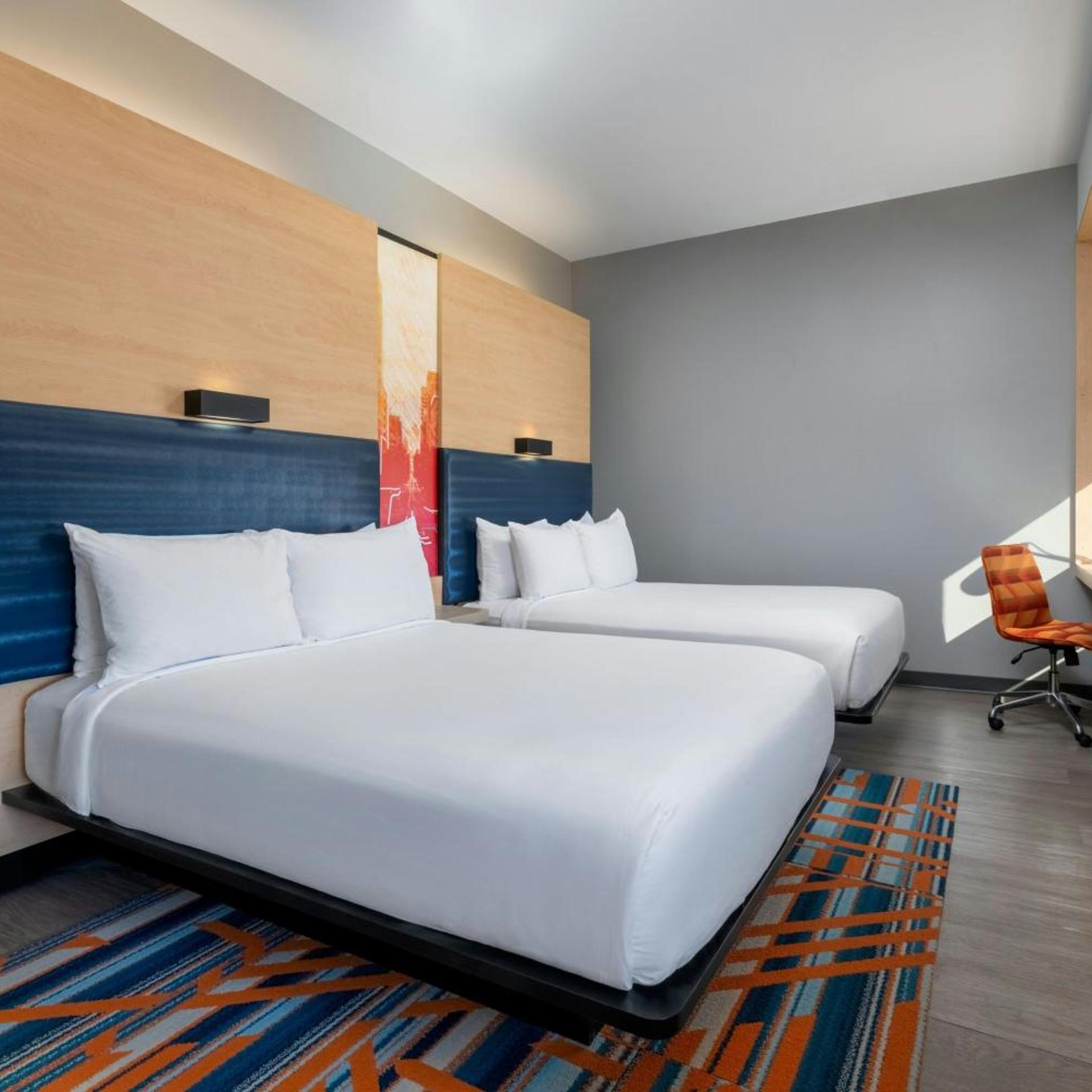 Aloft, Guest Room, 2 Queen Beds, City View