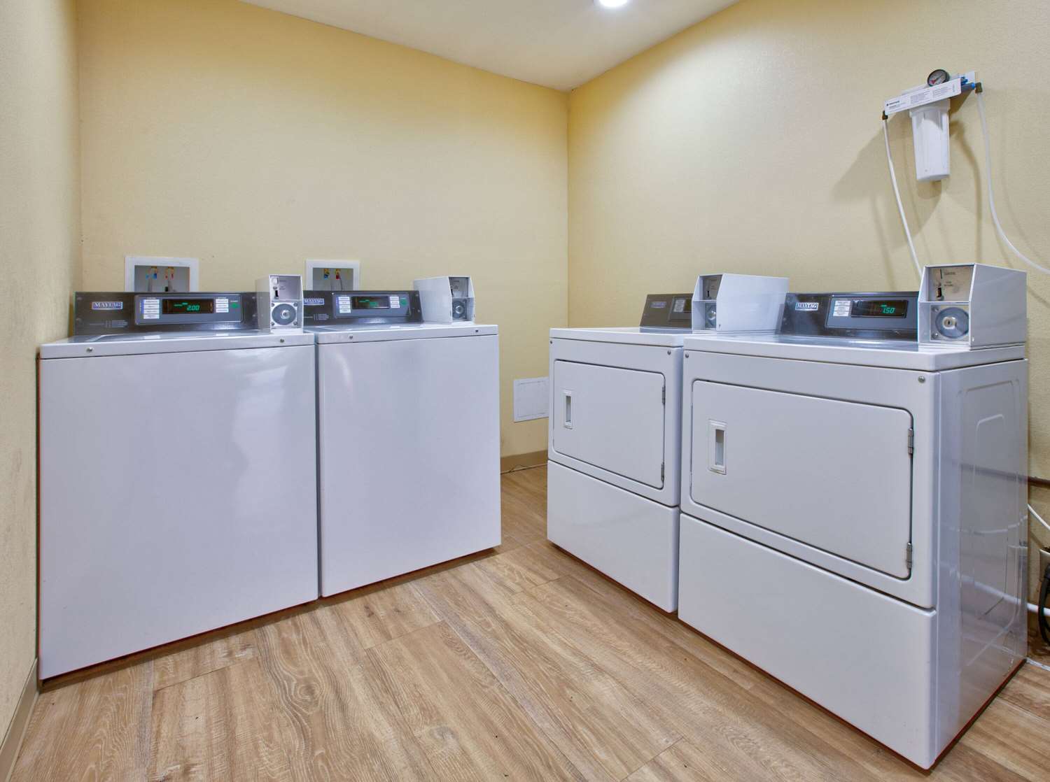 Days Inn By Wyndham Batesville 7/25