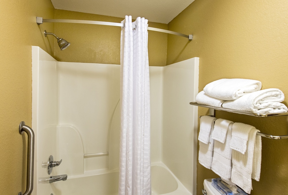 Candlewood Suites Macon 16/70