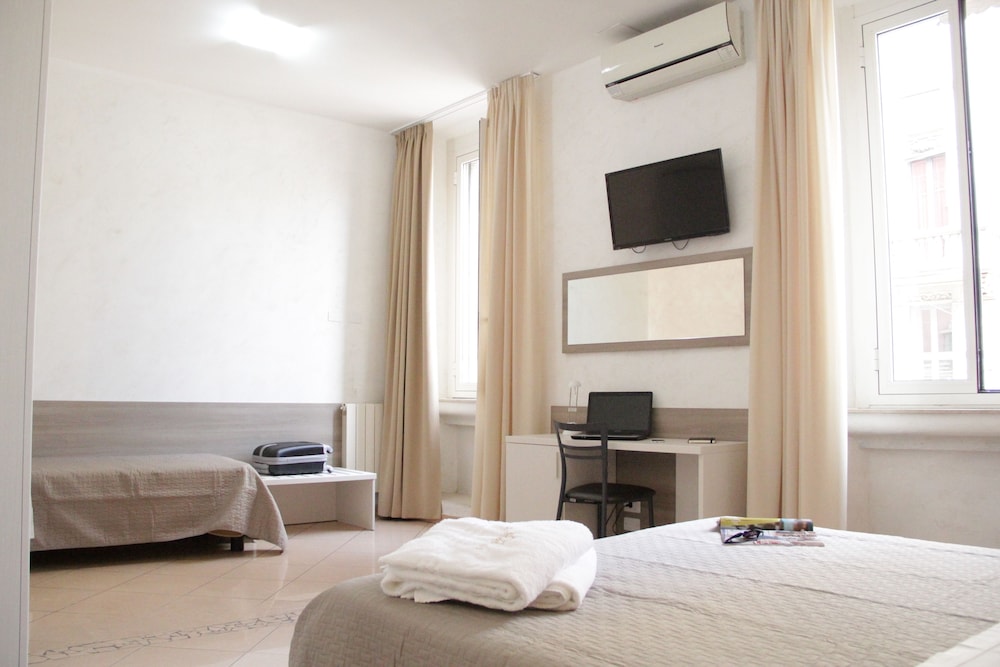 Hotel Siro 3/25