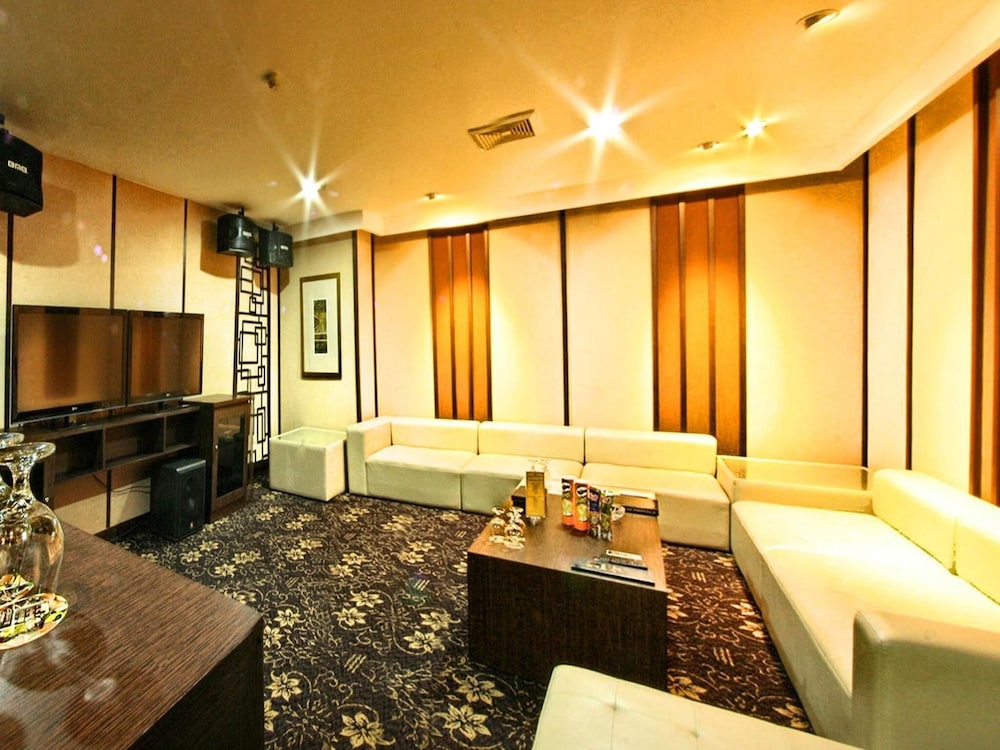 Palace Hotel Cipanas 18/39