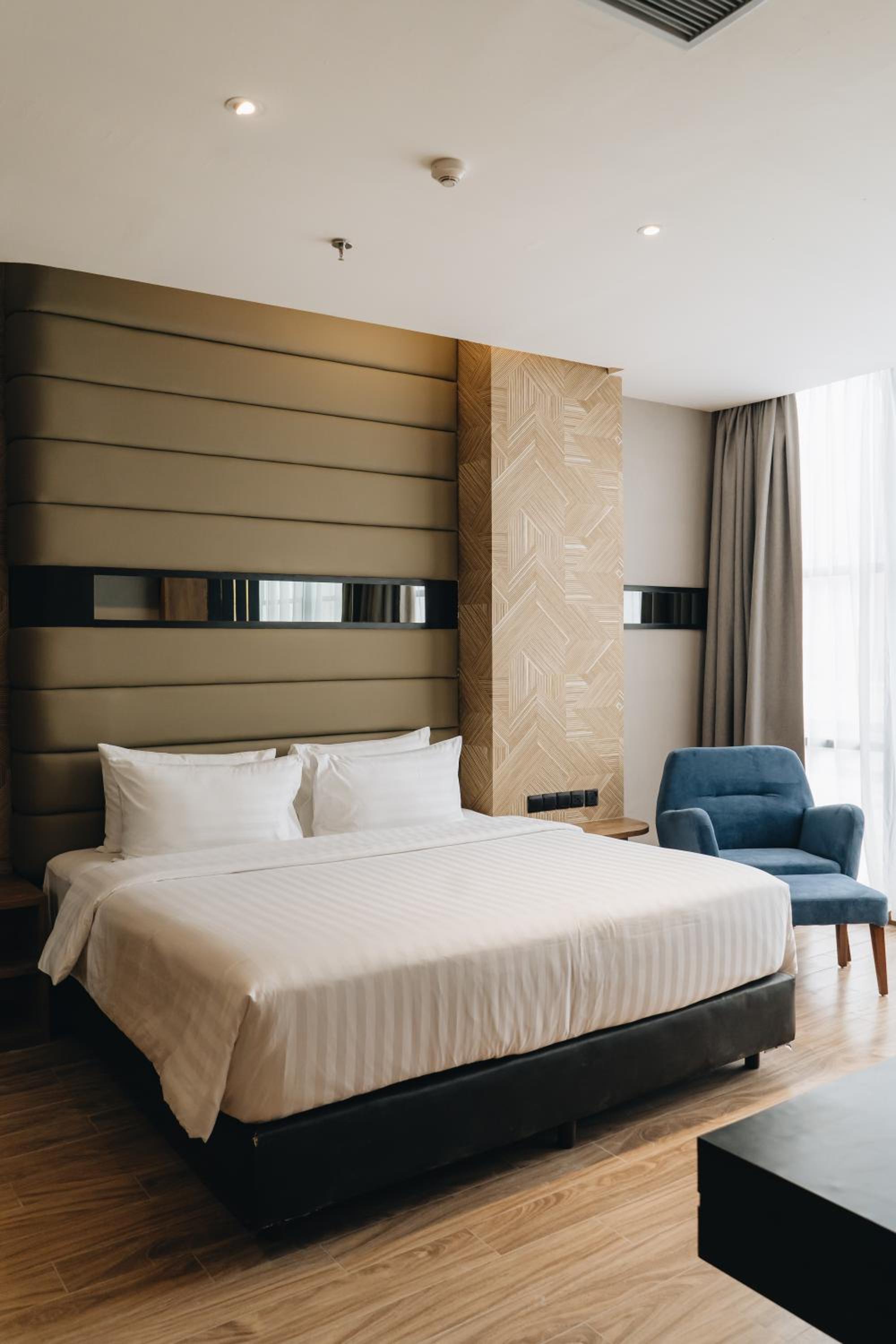 Executive, Suite